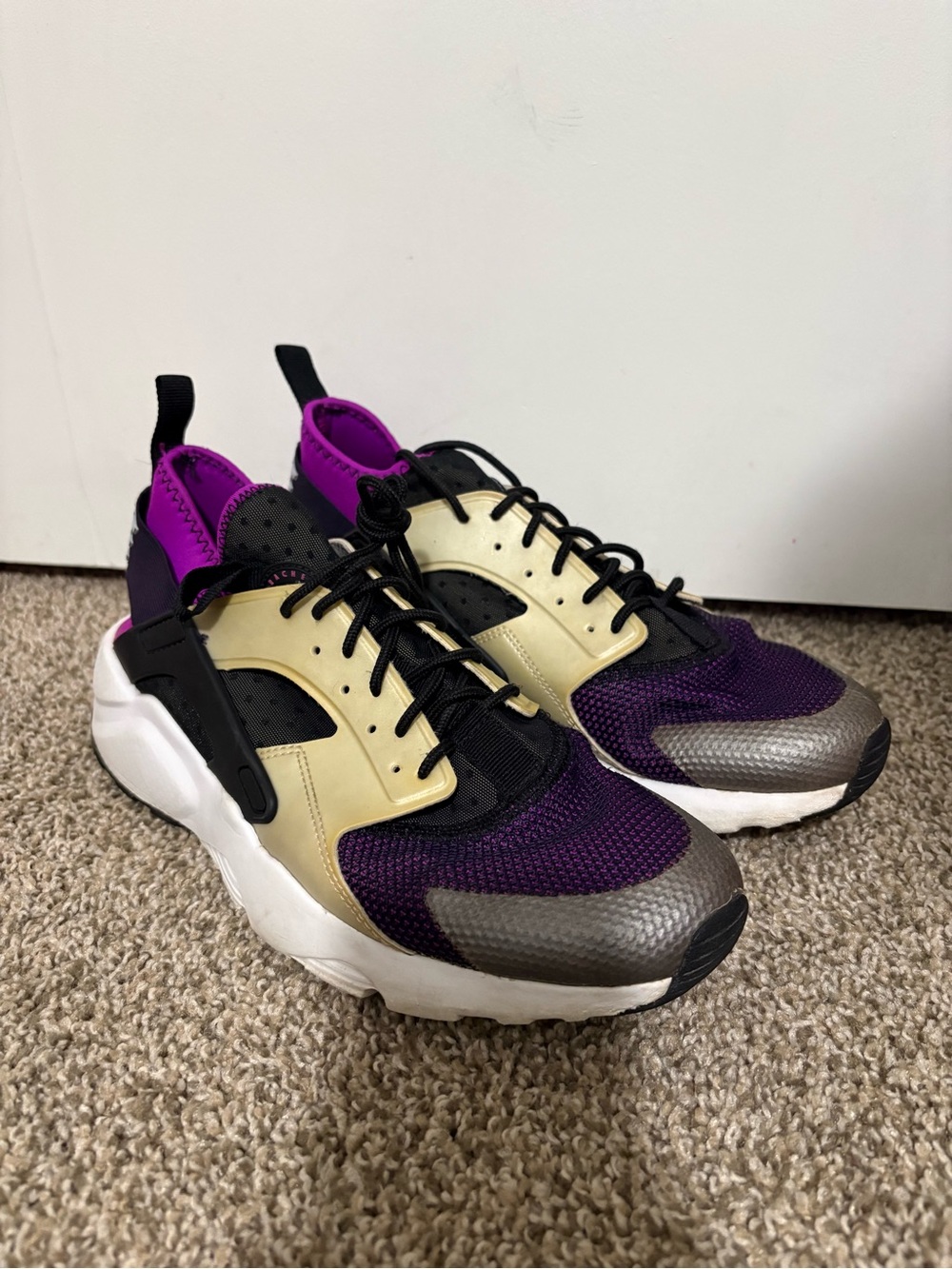 Nike Air Hurache Run Ultra | Size: 9